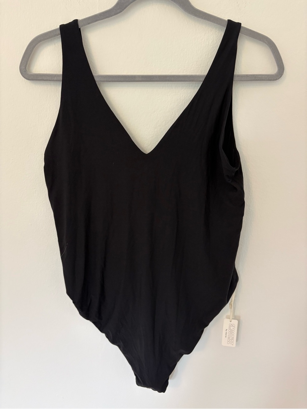 Arie Black V-Neck Smoothez Bodysuit size XL